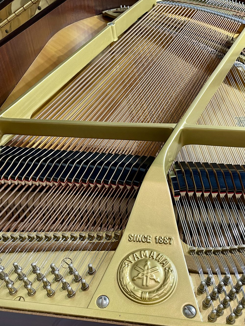 Yamaha G1 baby grand piano in mahogany - Image 7