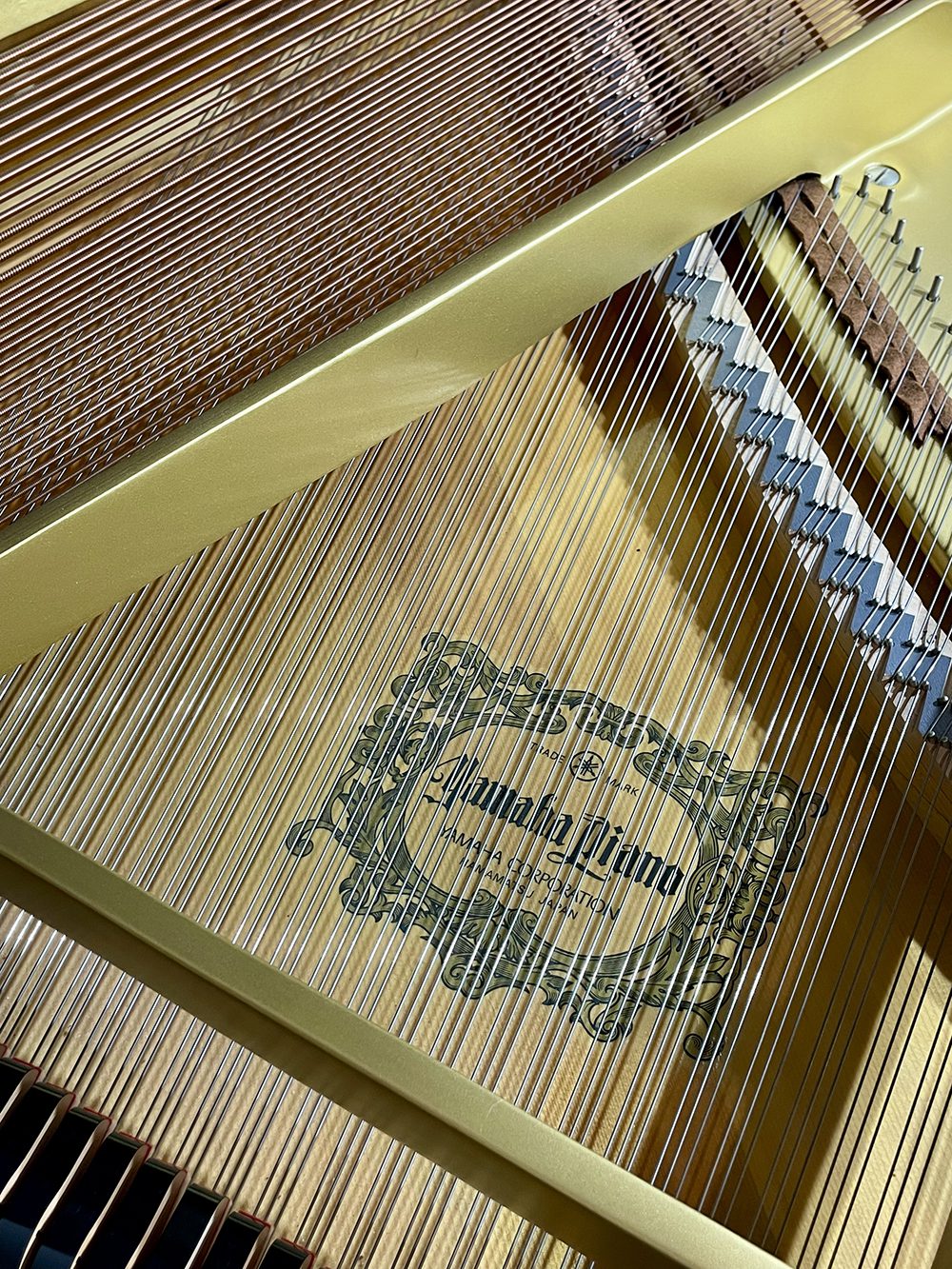 Yamaha G1 baby grand piano in mahogany - Image 6