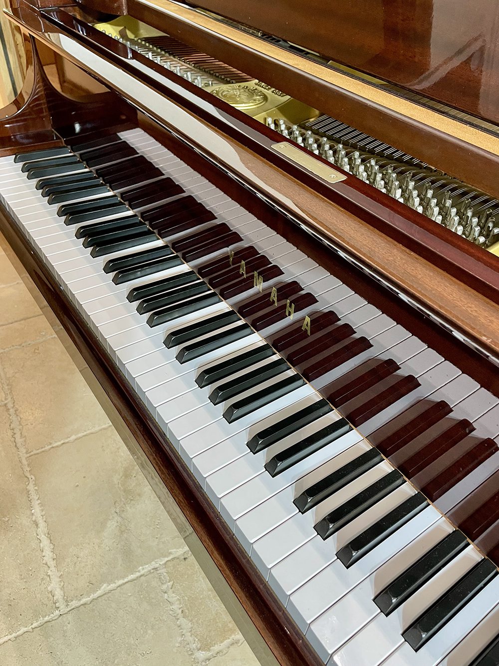 Yamaha G1 baby grand piano in mahogany - Image 4