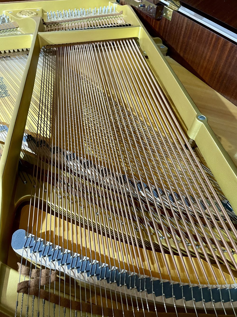 Yamaha G1 baby grand piano in mahogany - Image 5