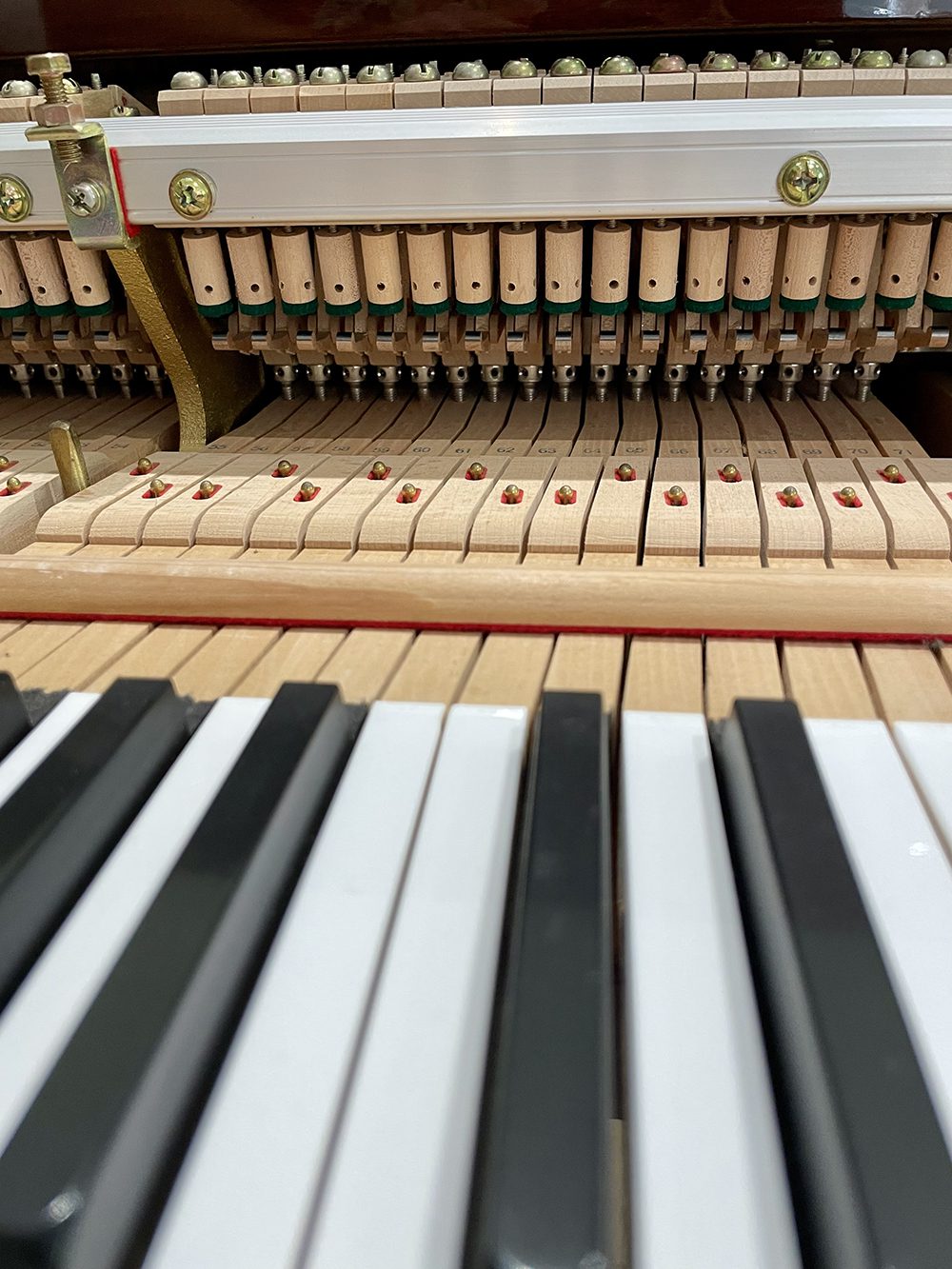 Yamaha G1 baby grand piano in mahogany - Image 12